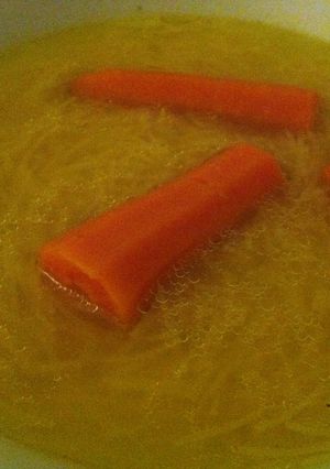 Una foto de Sopa de fideos con caldo de verduras