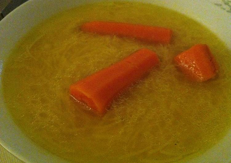 Sopa de fideos con caldo de verduras Receta de Marieta - Cookpad
