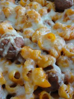 Una foto de Macarrones con mini albóndigas