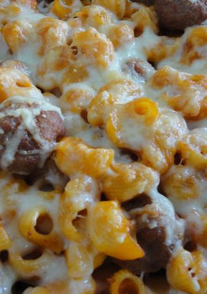 Una foto de Macarrones con mini albóndigas