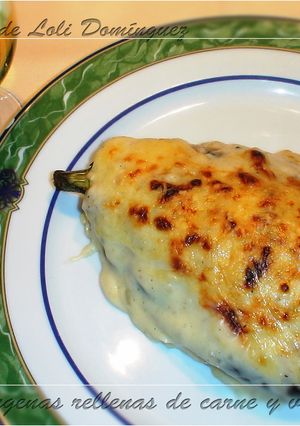 Una foto de Berenjenas rellenas de carne y verduras