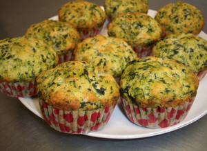 Una foto de Muffins de espinaca y parmesano
