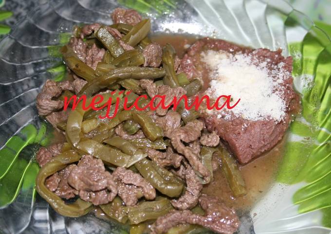 Foto principal de Carne con nopalitos y chile verde