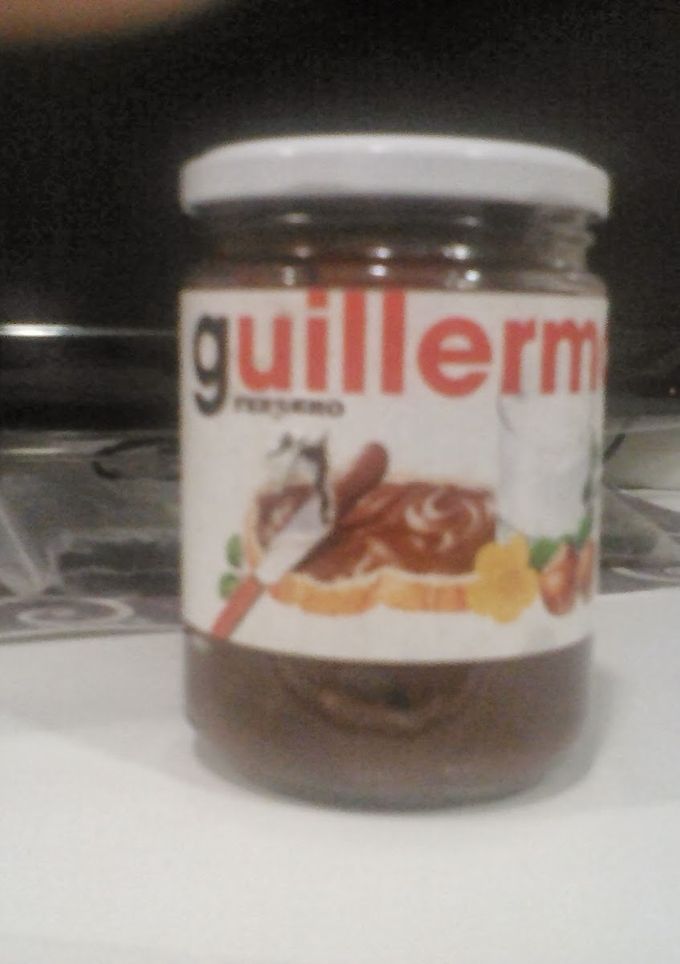 Una foto de Crema de leche, cacao, avellanas y azúcar