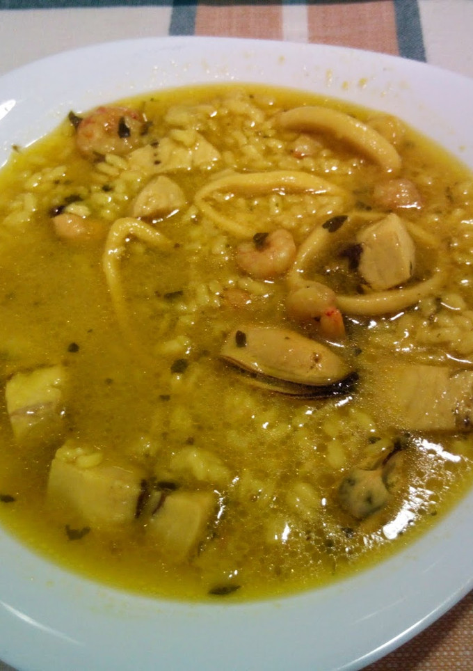 Una foto de Sopa de arroz de caldo de pescado