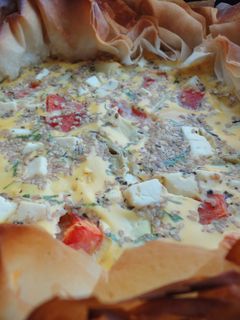 Una foto de Tarta de alcachofas, feta y tomates