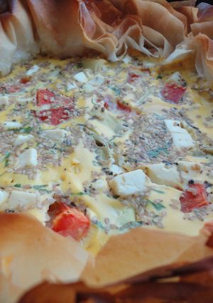 Una foto de Tarta de alcachofas, feta y tomates