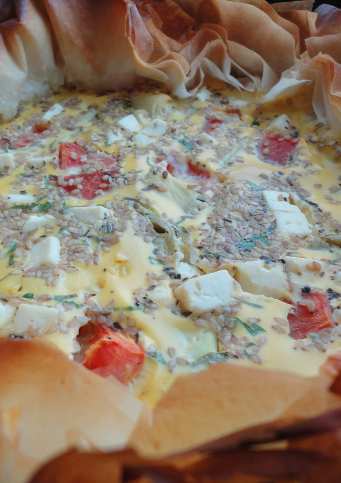 Una foto de Tarta de alcachofas, feta y tomates