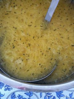 Una foto de Sopa de ajo con fideos