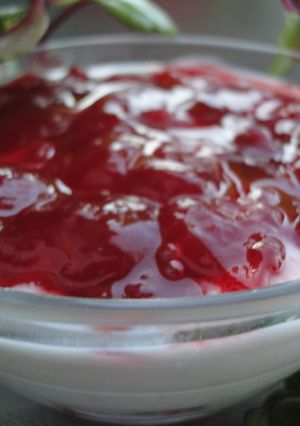 Una foto de Yogur con fresas
