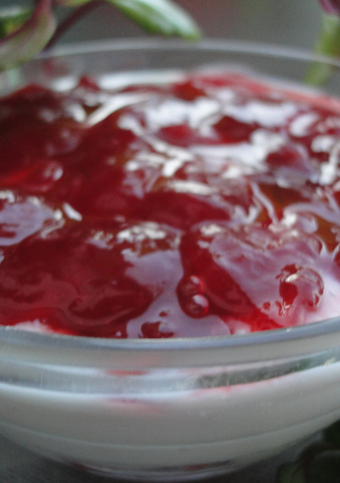 Una foto de Yogur con fresas