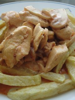 Una foto de Pollo al estilo strogonoff