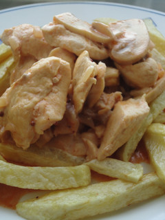 Una foto de Pollo al estilo strogonoff