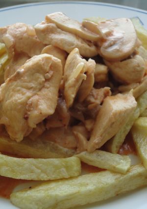 Una foto de Pollo al estilo strogonoff