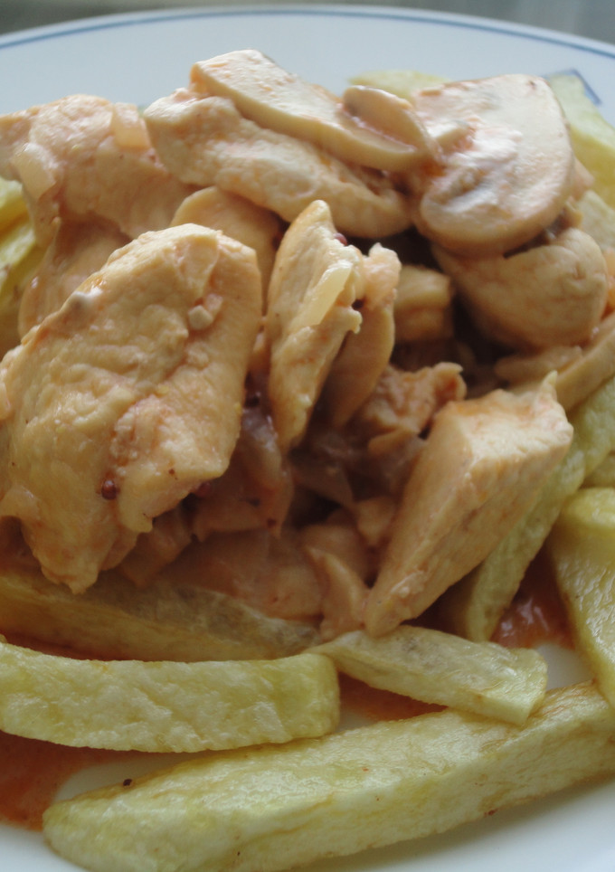 Una foto de Pollo al estilo strogonoff