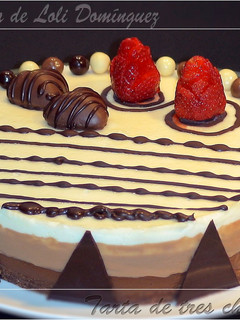 Una foto de Tarta de tres chocolates