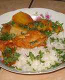 Pollo con papas en salsa de tomate 