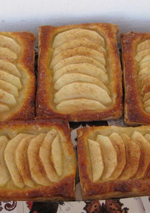 Una foto de PASTEL DE HOJALDRE CON MANZANA