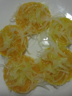 Una foto de Ensalada de naranja y cebolla