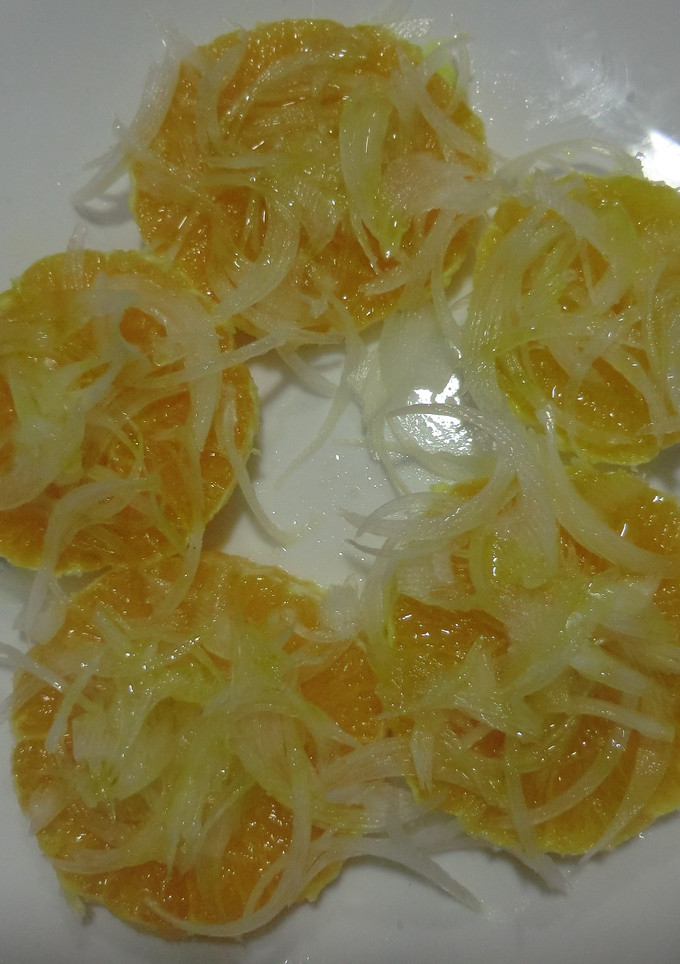 Una foto de Ensalada de naranja y cebolla