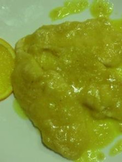 Una foto de Pechuga de pollo o pavo en salsa de naranja