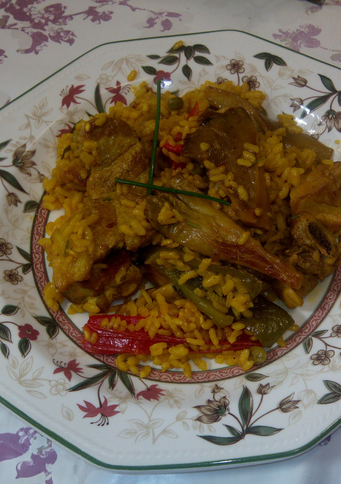 Una foto de Arroz con costillejas y pimientos de piquillo
