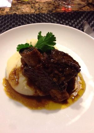 Una foto de Costillas de ternera al vino tinto