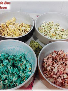 Una foto de Palomitas de maíz de colores