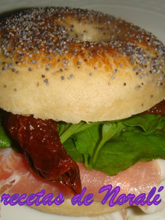 Una foto de Bagels (pan típico norteamericano)