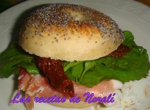 Una foto de Bagels (pan típico norteamericano)
