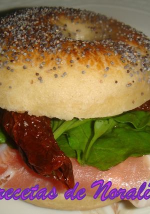 Una foto de Bagels (pan típico norteamericano)