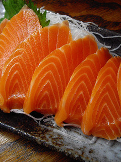 Una foto de Rollo vegetal con salmón