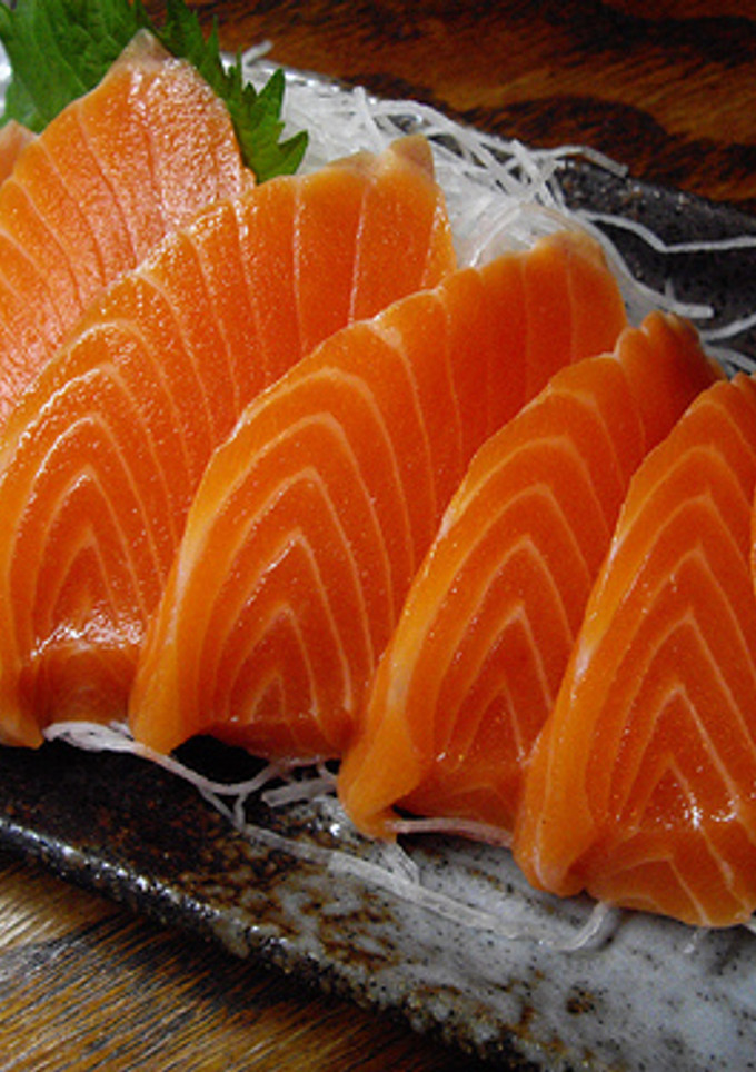 Una foto de Rollo vegetal con salmón