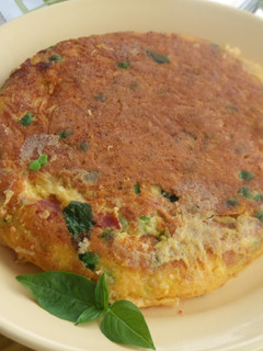 Una foto de Frittata de fideos chinos con mozzarella
