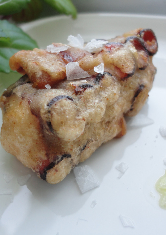 Una foto de Crujiente de pulpo y piquillos