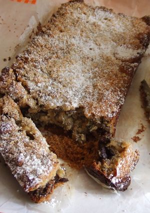 Una foto de Pastel de dulce de leche con nueces, coco y chocolate