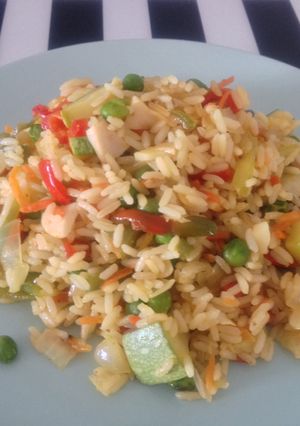 Una foto de Arroz con verduritas y pollo