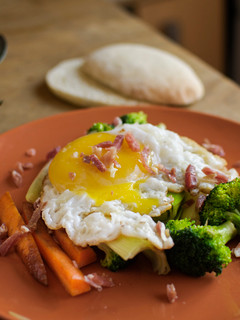 Una foto de Verduras con huevo de ganso y pavo