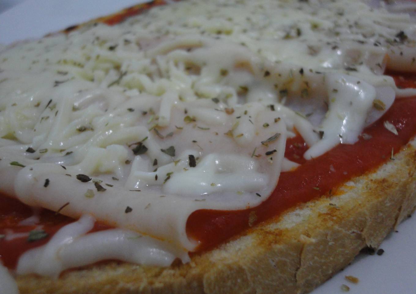 Bruschetta de pechuga de pollo y mozzarella