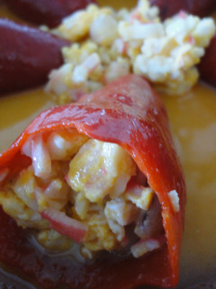 Una foto de Piquillos rellenos de gambas y surimi