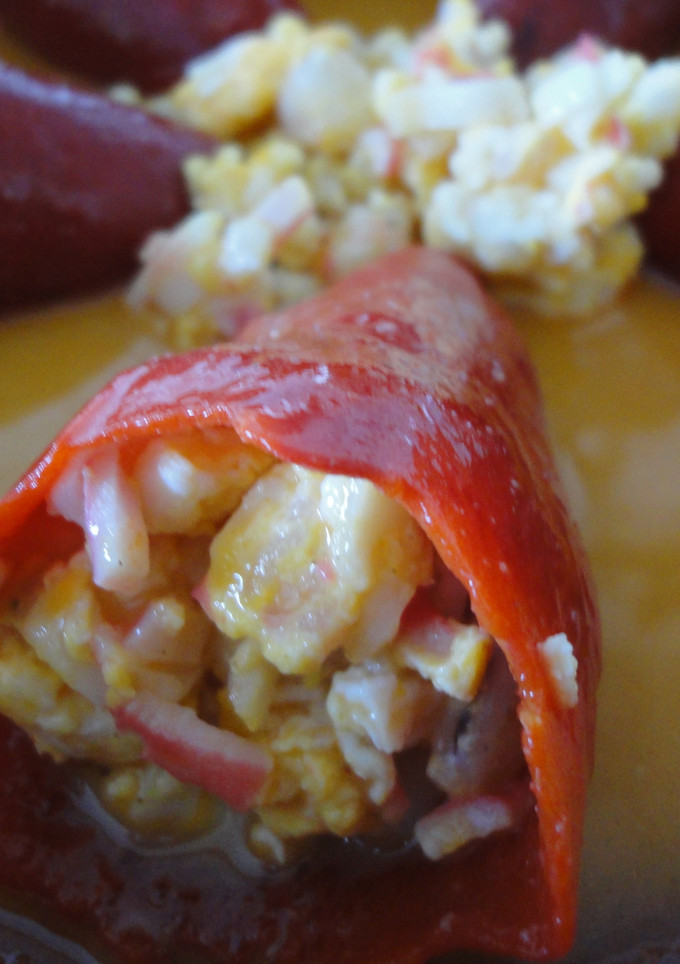 Una foto de Piquillos rellenos de gambas y surimi