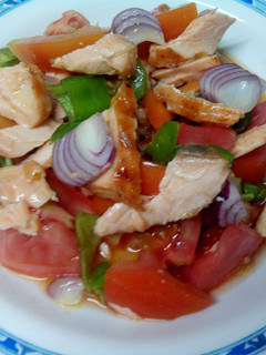 Una foto de Ensalada fresca de salmón