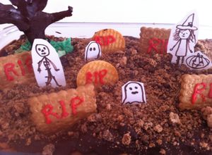 Una foto de Tarta cementerio de galletas para Halloween