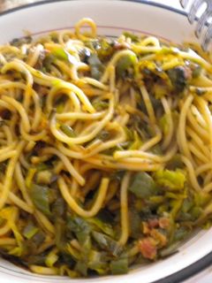 Una foto de Espaguetis con verduras