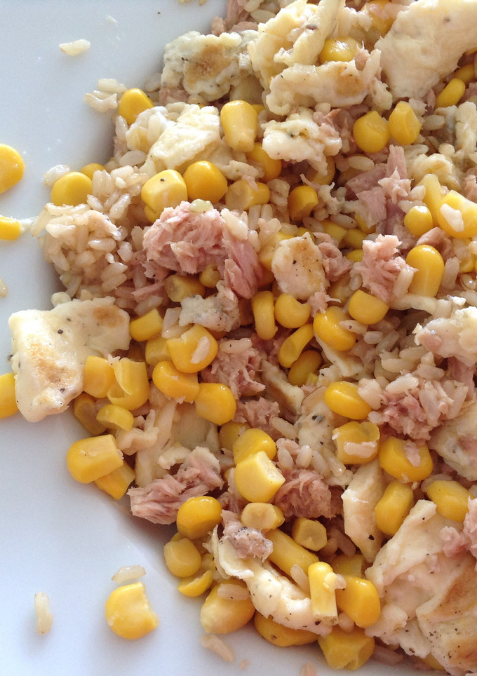 Una foto de Ensalada de arroz integral