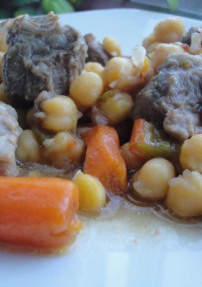 Una foto de Carrilleras con garbanzos