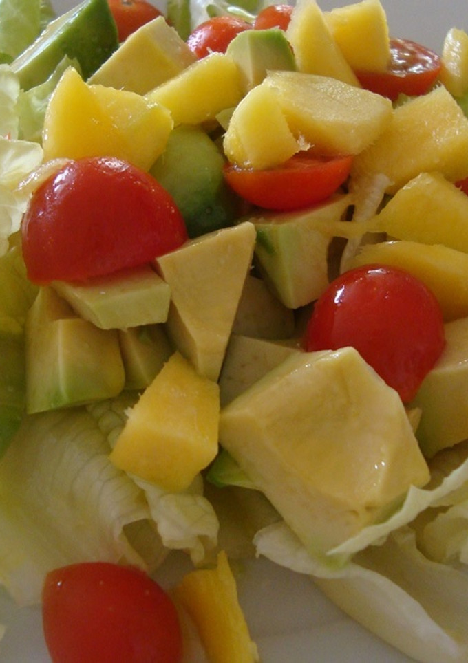 Una foto de Ensalada tropical de mango y aguacate