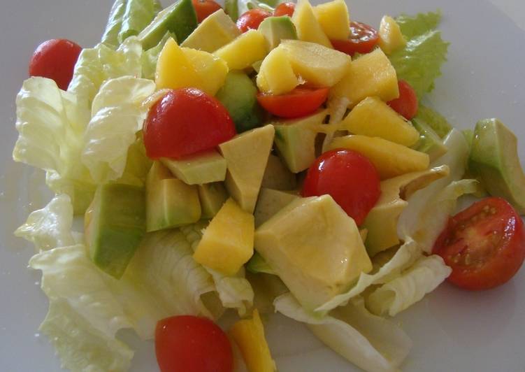 Ensalada tropical de mango y aguacate