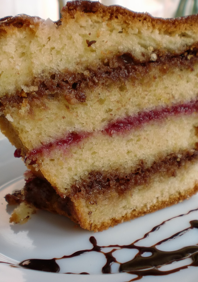 Una foto de Queque relleno de ganache de chocolate y frambuesa