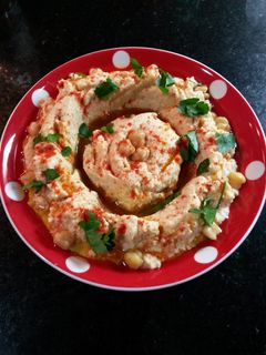 Una foto de Hummus tradicional